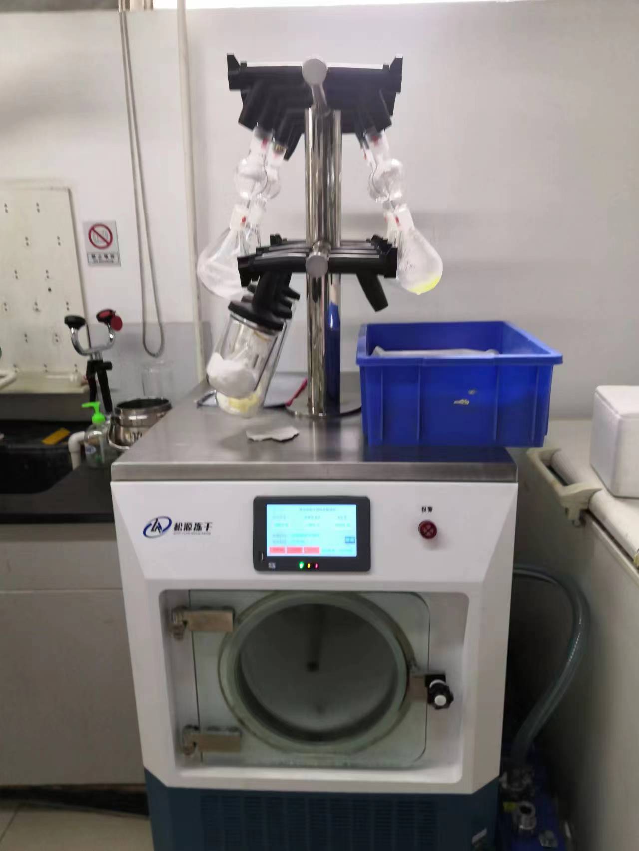 ما هي العوامل التي تؤثر على سعر مختبر تجميد المجفف؟